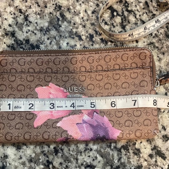 GUESS Signature Mocha multi pink Flowers Wristlet Wallet With Outer Slip Pocket - Picture 8 of 10